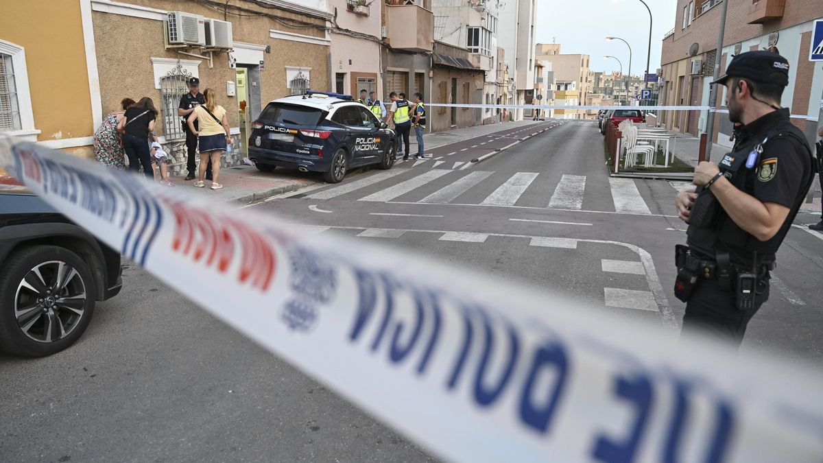 Detenido un hombre por el presunto asesinato machista de su mujer en Almería