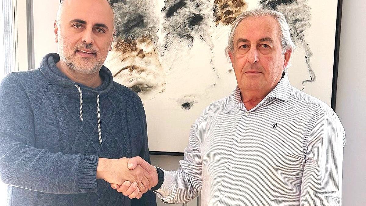 El artista Carlos Carsí y el presidente, José Giménez