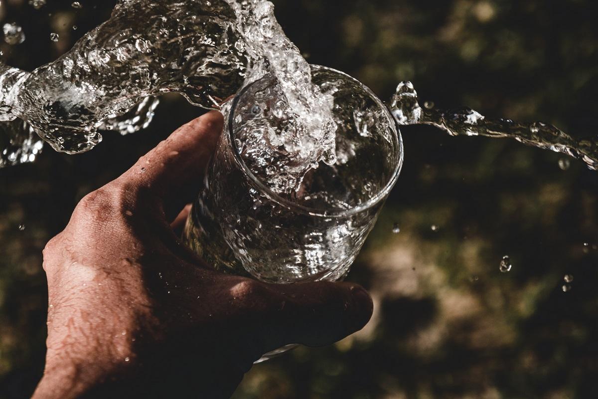 El ser humano adquiere cada día el 75% del agua que necesita en forma de líquido y el 25% a través de alimentos.