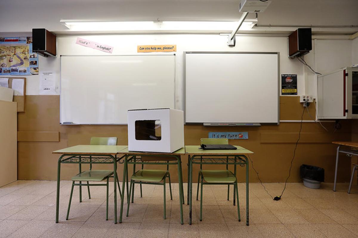 Una aula de l’IES Alexandre Satorras de Mataró, preparada per a la votació del 9-N. Una aula de l’IES Alexandre Satorras de Mataró, preparada per a la votació del 9-N.