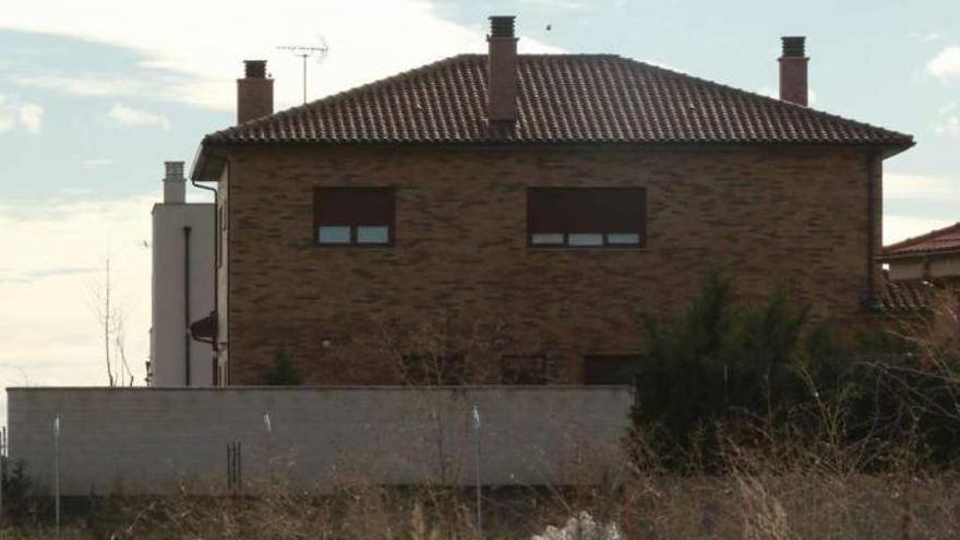 Vista del chalé propiedad del exingeniero jefe de la Unidad de Carreteras y su esposa.