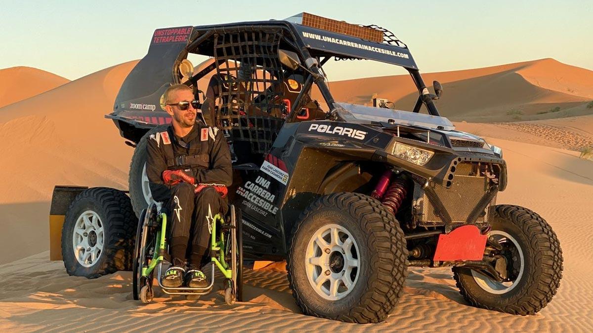 Joan Lascorz, con su buggy, en el Sáhara marroquí