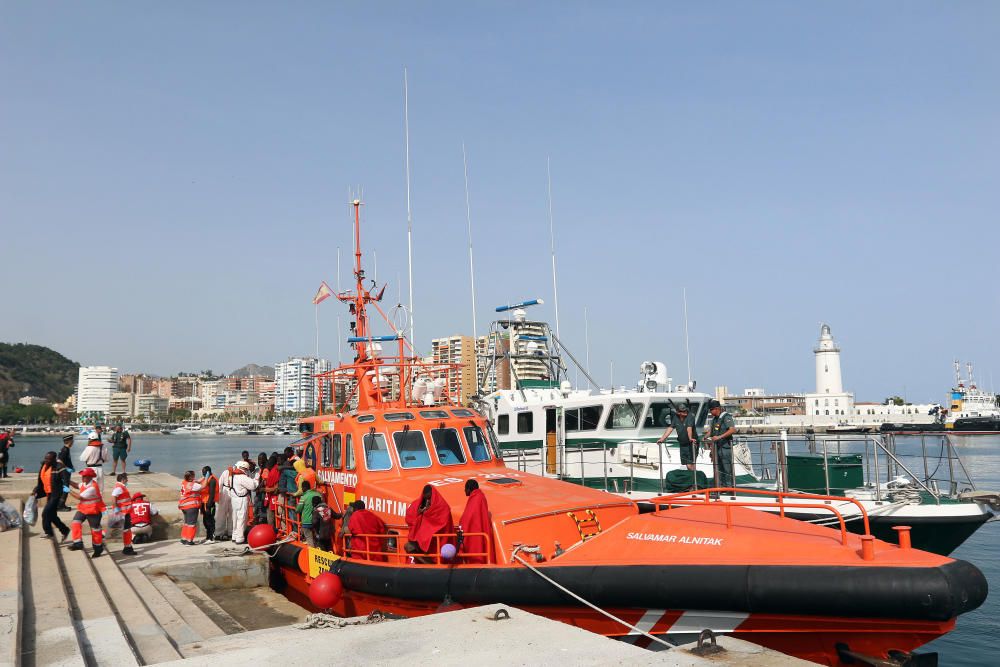 Una nueva embarcación, con 53 inmigrantes a bordo, es localizada y rescatada frente a la costa malagueña