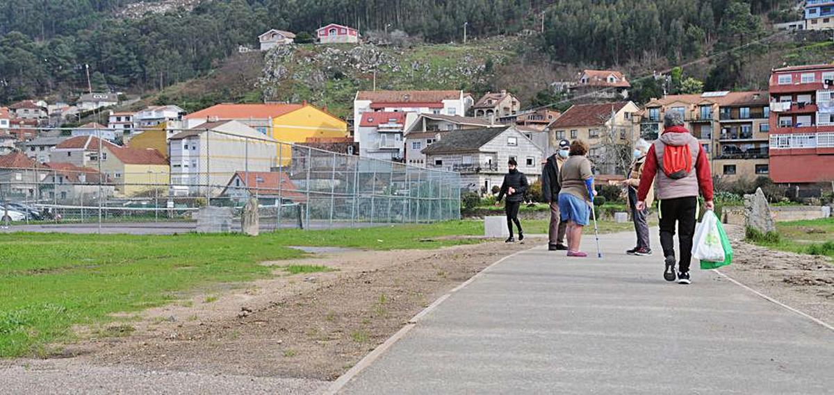 El itinerario de Samertolaméu, ayer, muy concurrido. | // GONZALO NÚÑEZ