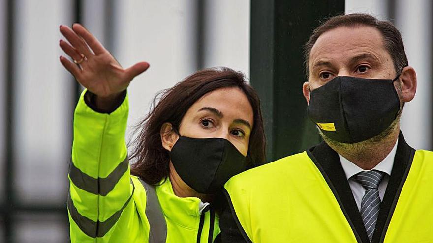 Isabel Pardo de Vera y José Luis Ábalos, ayer, en Laza. |   // EFE