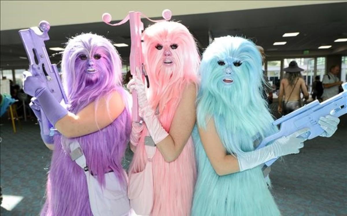 ealos34786170 fans dressed as  chewie s angels  pose for a photo on day tw160723221233