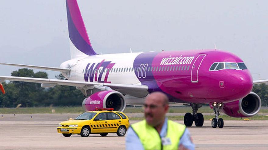 El primer avió que va arribar de Wizz Air a Girona, l&#039;any 2004, procedent de Budapest.