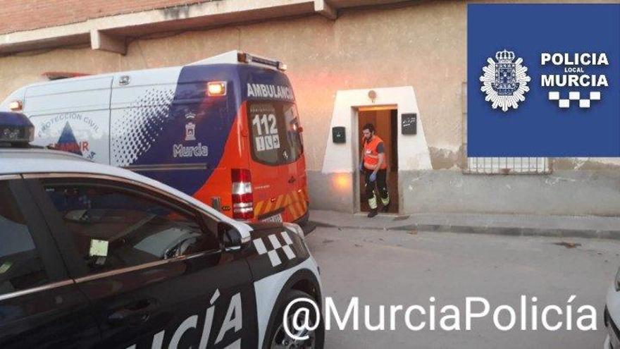 Una mujer le hace una brecha en la cabeza a su pareja y se da a la fuga