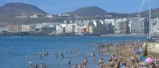 ¿Por qué la playa de Las Canteras ha perdido la Bandera Azul?