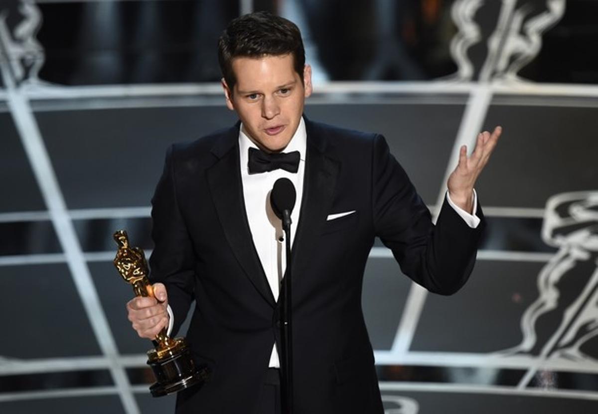 Graham Moore accepta l’Oscar pel guió de ’The imitation game’.