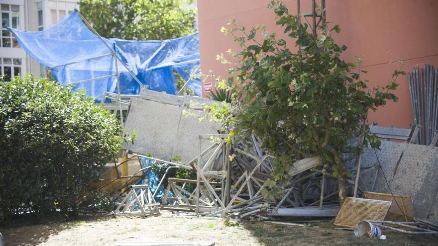 Sigue grave en la UCI el obrero herido al desplomarse un andamio en Novo Mesoiro