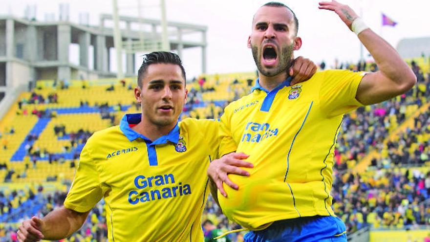 Jesé celebra su primer gol con la UD y su futura paternidad.