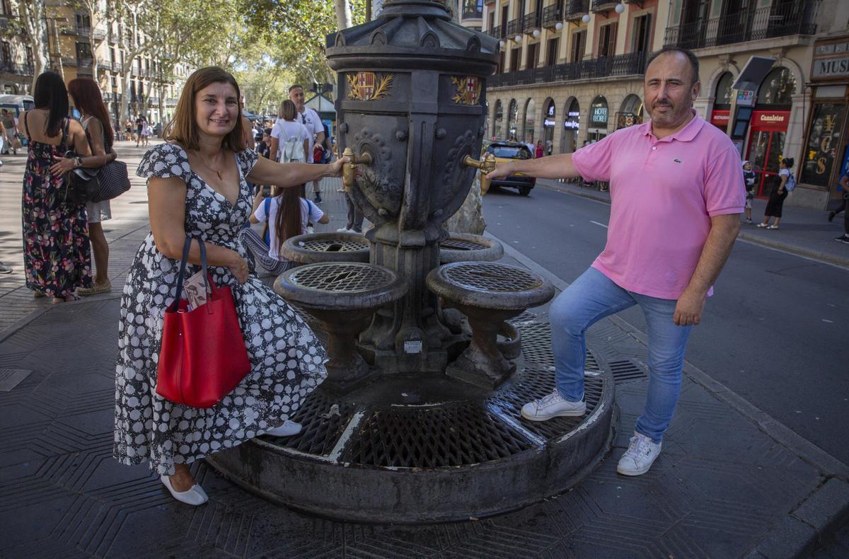 Dels ‘marines’ al ‘boom’ de Barcelona: una hotelera i un conserge relaten una vida en primera línia turística Dels ‘marines’ al ‘boom’ de Barcelona: una hotelera i un conserge relaten una vida en primera línia turística