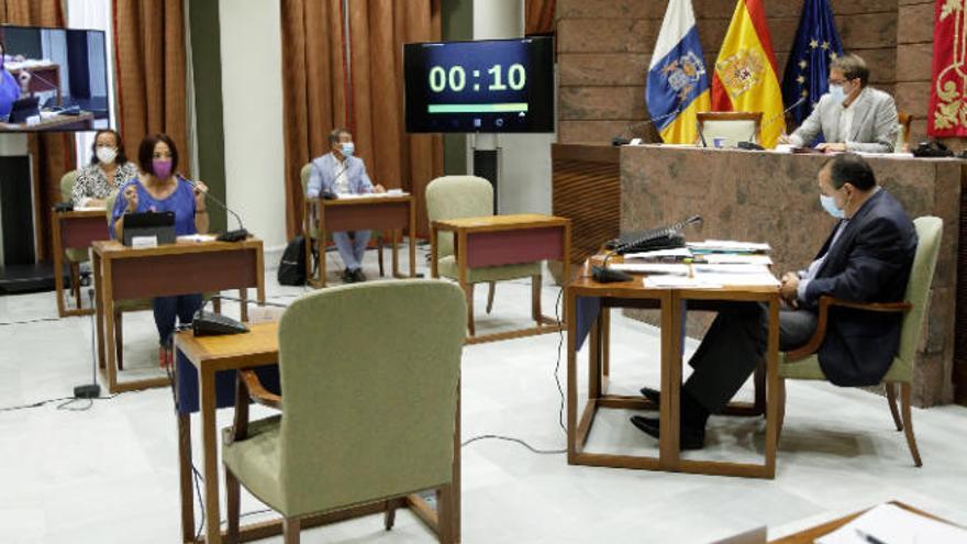 El consejero de Sanidad, Blas Trujillo, hoy, en comisión parlamentaria.