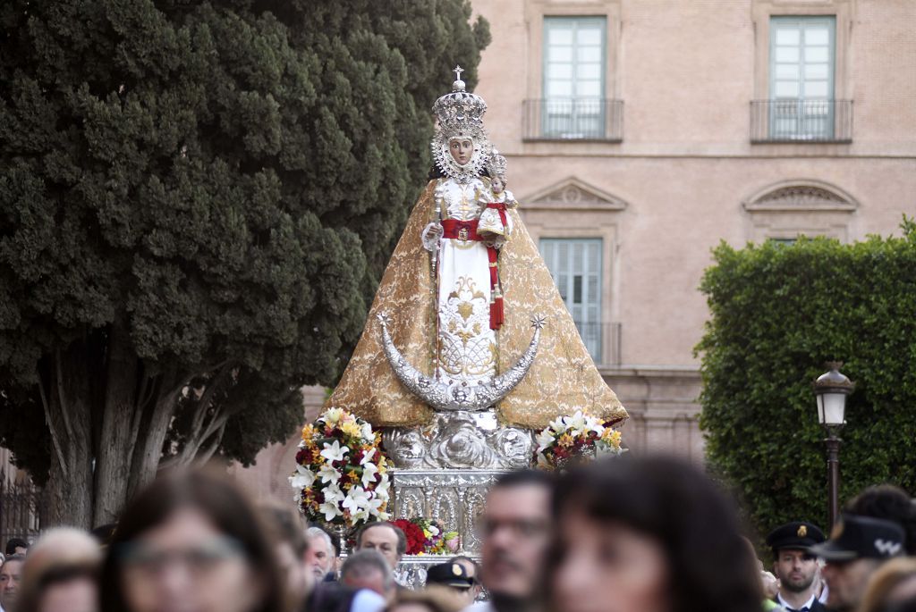 Murcia despide a la Fuensanta con flores y emoción