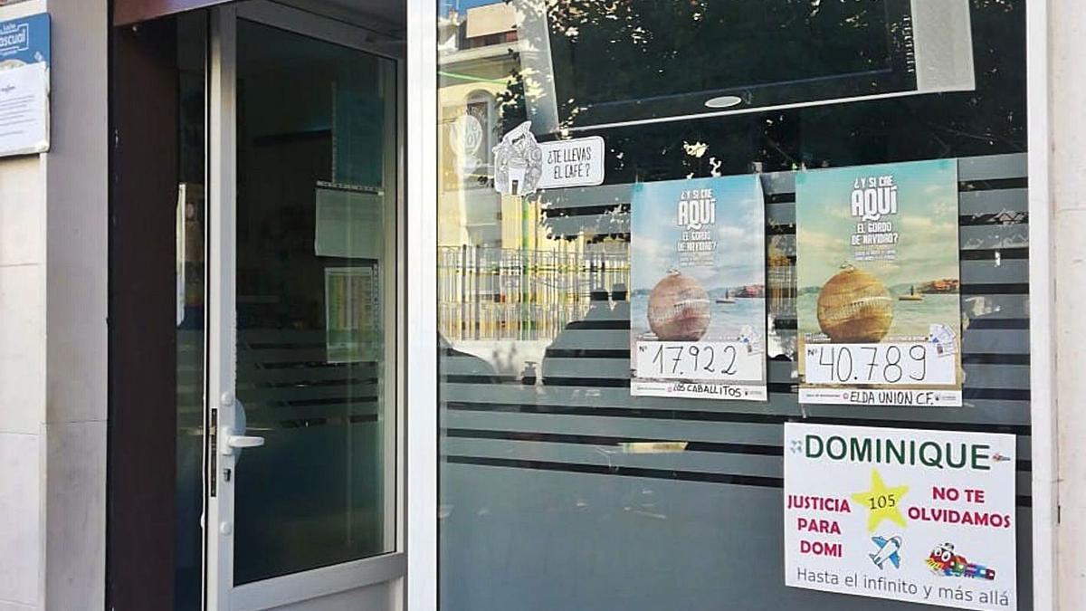 Los carteles en recuerdo de Dominique se están colocando por todos los barrios de la ciudad.  | INFORMACIÓN