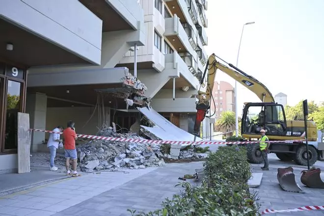El arquitecto del edificio Petroliber achaca el derrumbe de la marquesina a la corrosión de sus anclajes