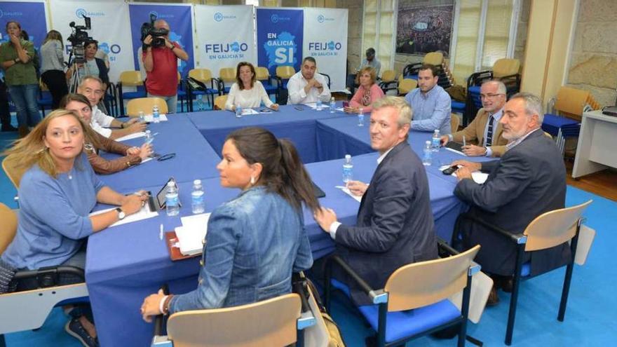 El comité de dirección del Partido Popular de Pontevedra se reunió ayer en la sede provincial. // Gustavo Santos
