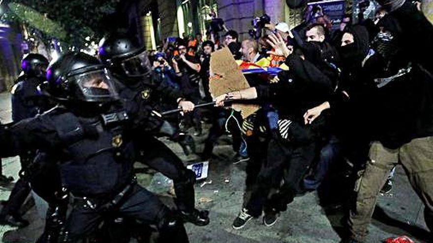 La protesta del CDR a Barcelona deriva en nous enfrontaments