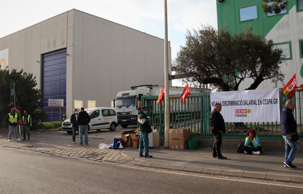 Més de la meitat de la plantilla de Cespa GR secunda la vaga de tres dies, segons CCOO