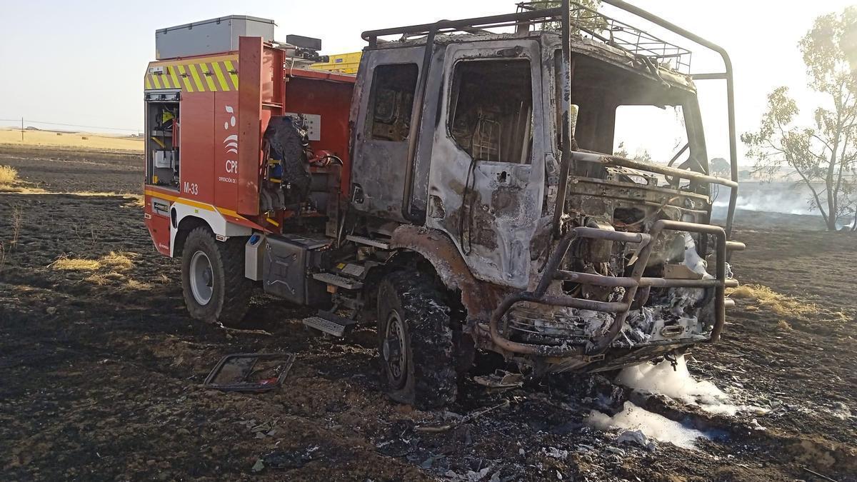 Estado en el que ha quedado el camión de bomberos.