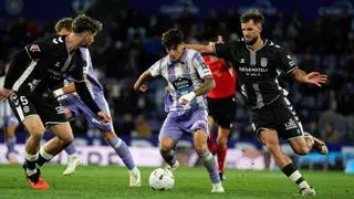 Primer traspiés para el valencianista Víctor Fernández Jr en su cesión al Valladolid... y bronca de Fran Escribá
