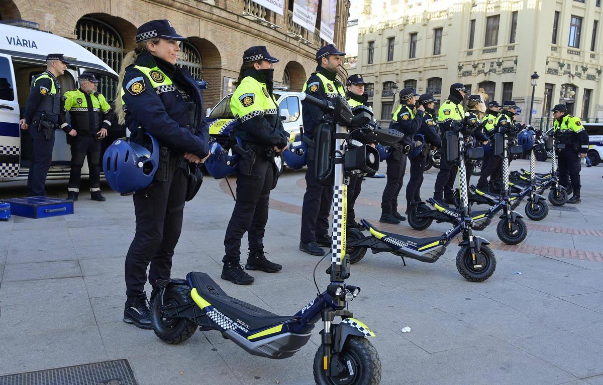 Nueva unidad de la Policía Local de València en patinete.