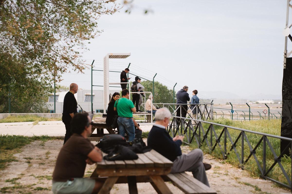 El mirador tiene una superficie total de 2.100 metros cuadrados y vistas a la terminal T4S y a la torre de control.