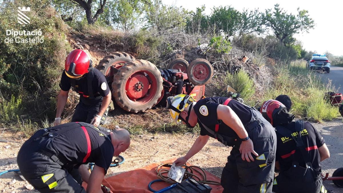 Imagen de archivo de un tractor volcado en la C. Valenciana