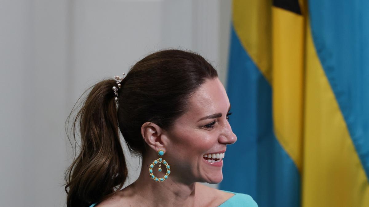 Kate Middleton con vestido turquesa