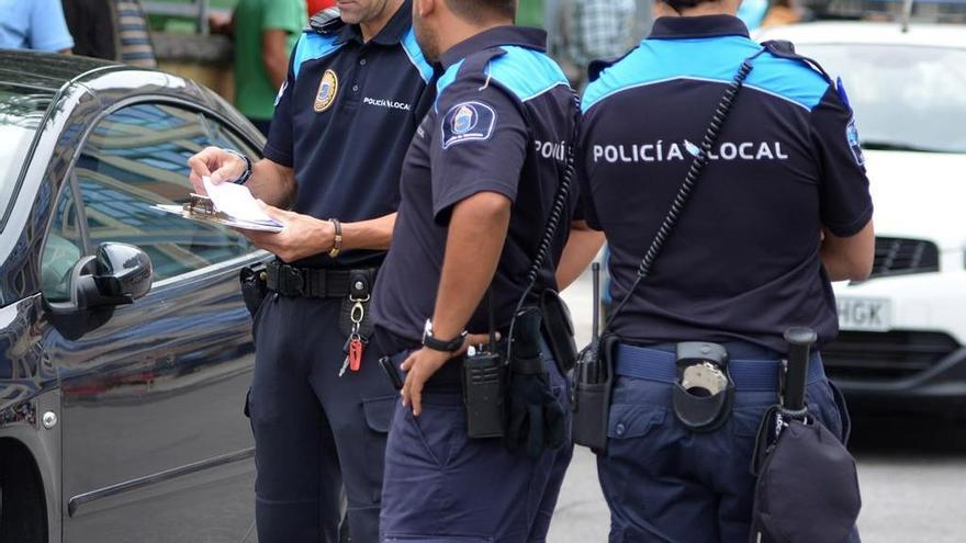 Agentes de Policía. // G. Santos