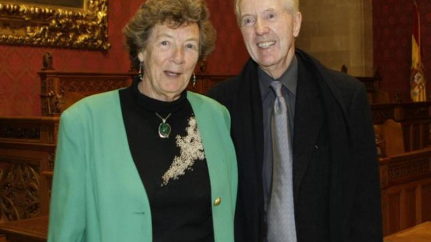 Michael Booker, junto a Dorothy Loeffel, en el Consell de Mallorca.