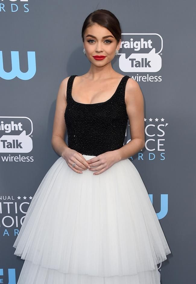 Critics' Choice Awards 2018: Sarah Hyland con look de bailarina de Naeem Khan