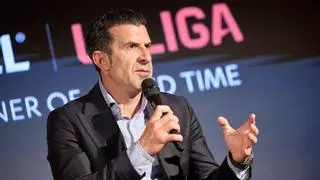 Figo: "Lo que ha pasado en el Real Madrid no es normal"