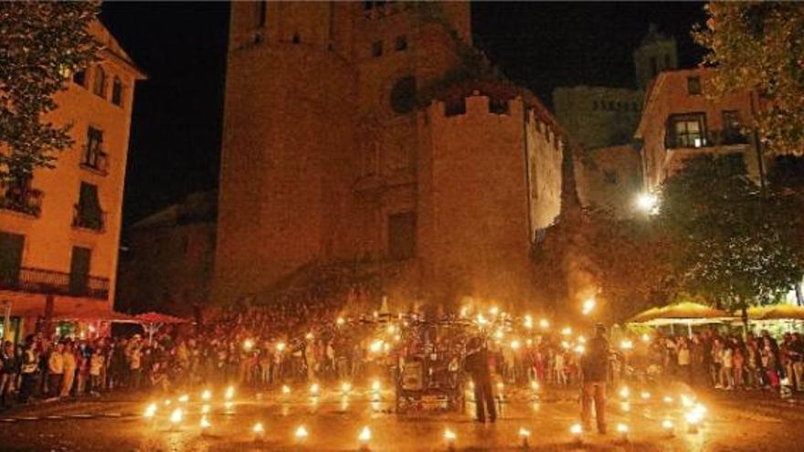 Els carrers del Barri Vell a la llum de l&#039;espelma atrauen milers de persones.