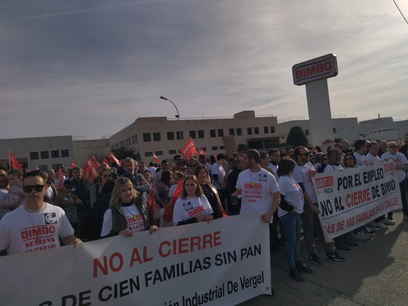 Manifestación contra el cierre de la histórica factoria de Bimbo en El Verger