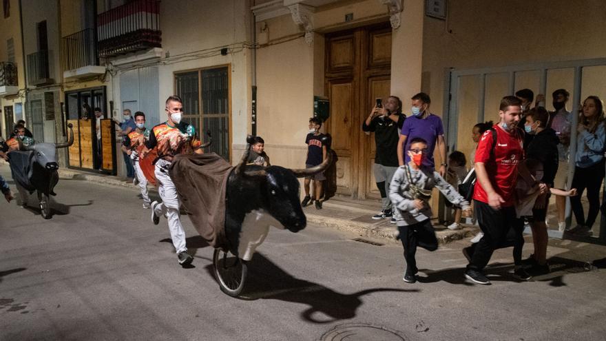 El encierro infantil con carretones hizo las delicias de los niños en Almassora