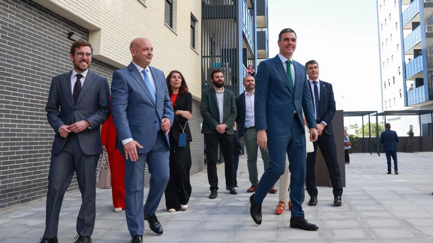 Pedro Sánchez visita una promoción de vivienda protegida en Dos Hermanas