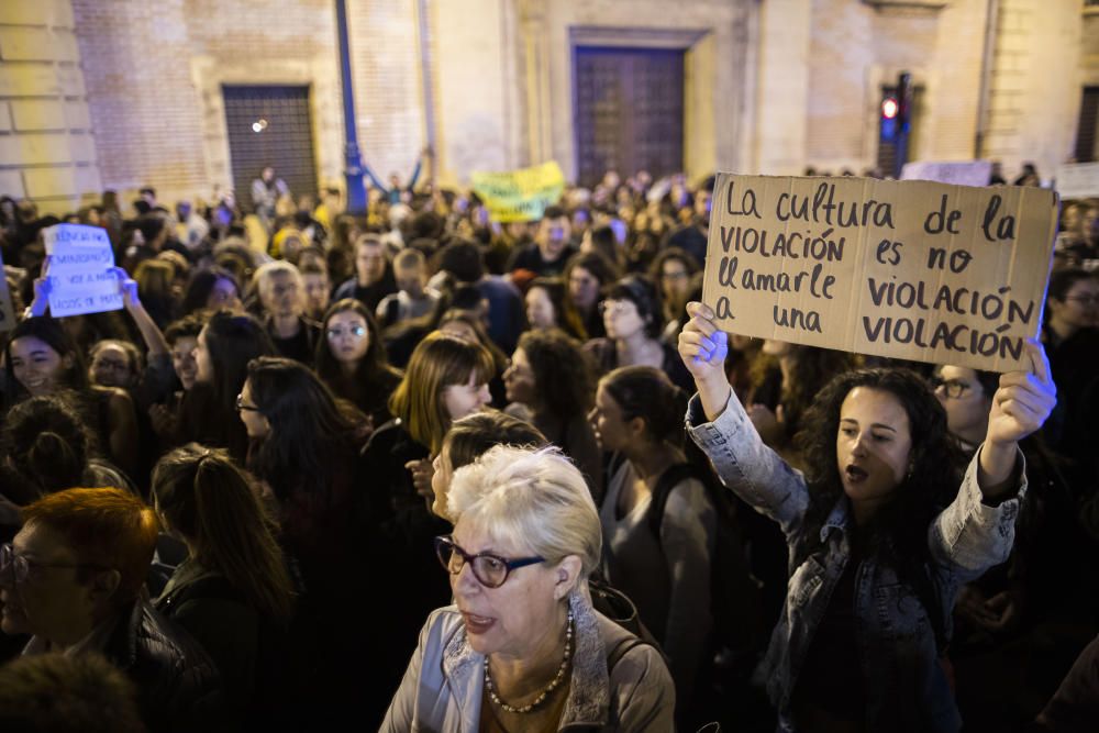 Protesta feminista contra la sentencia de la manada de Manresa en València