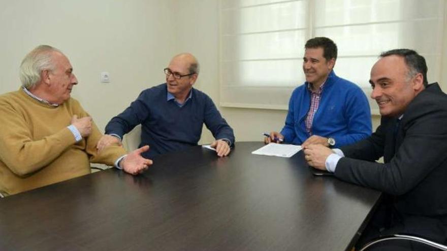 Ricardo Aguilar, Pelayo Eyo, Jacobo Moreira y Miguel Meijón, ayer en la sede del PP.  // G. Santos