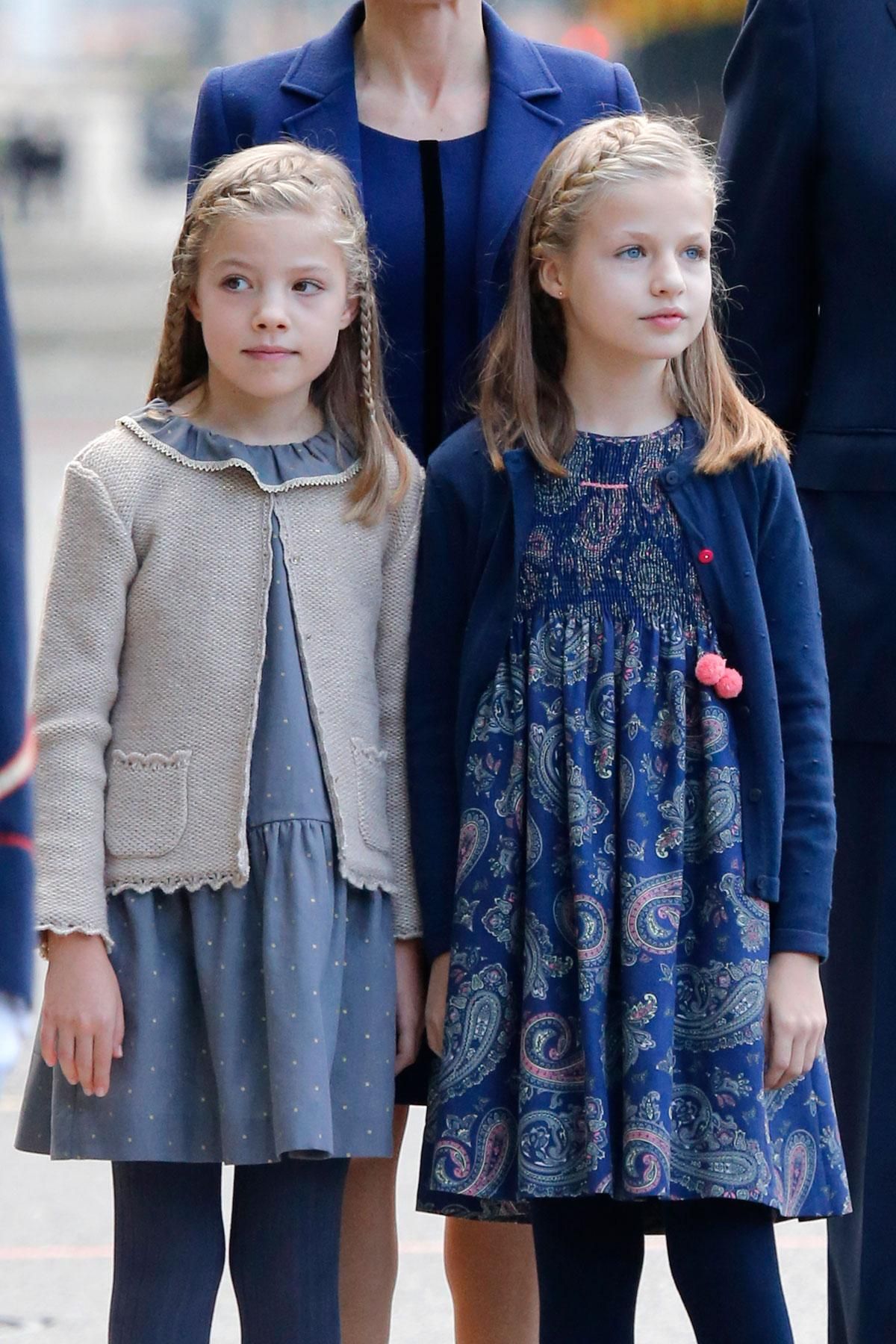 El look de Leonor y Sofía en el desfile de las Fuerzas Armadas
