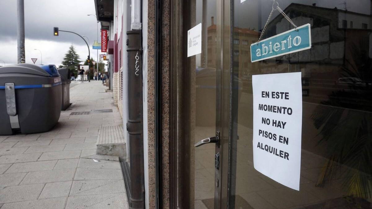 Unha inmobiliaria de Santiago con aviso de que non teñen pisos para alugar