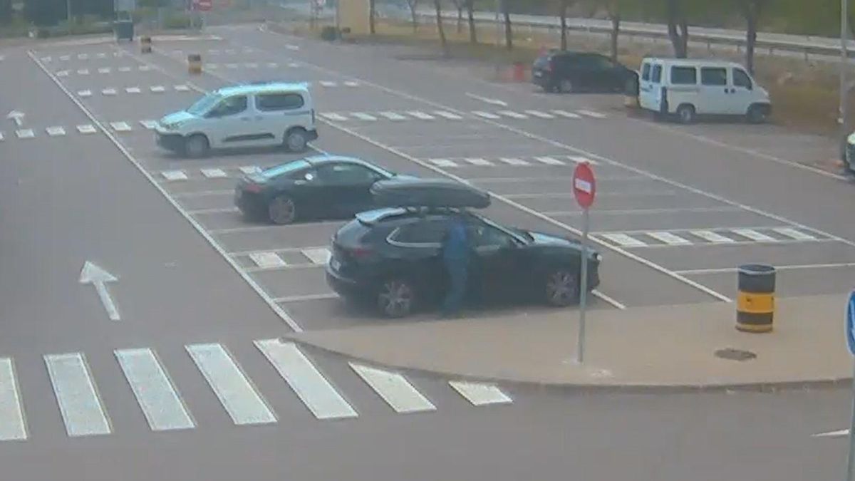 Las cámaras de seguridad captaron uno de los asaltos en un área de servicio.
