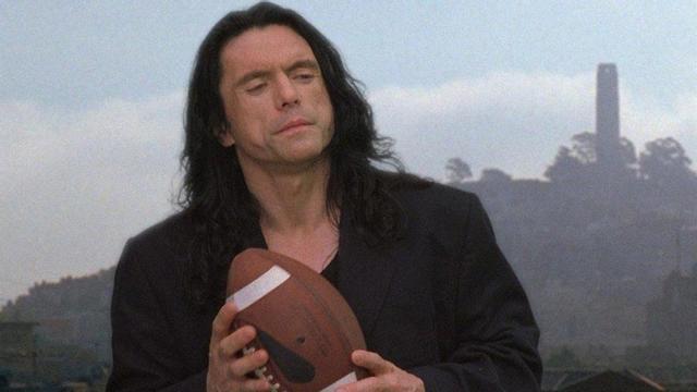 Tommy Wiseau, en un fotograma de 'The room'