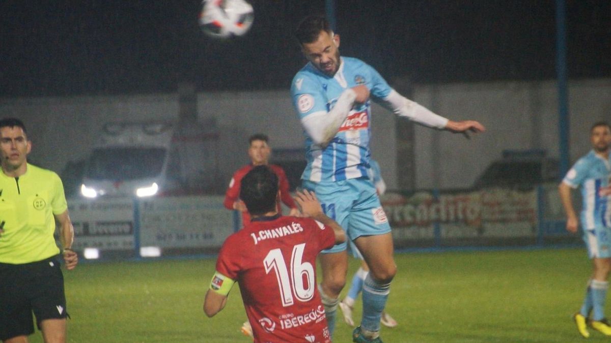 Jugada del partido de la primera vuelta entreCoria y Diocesano.