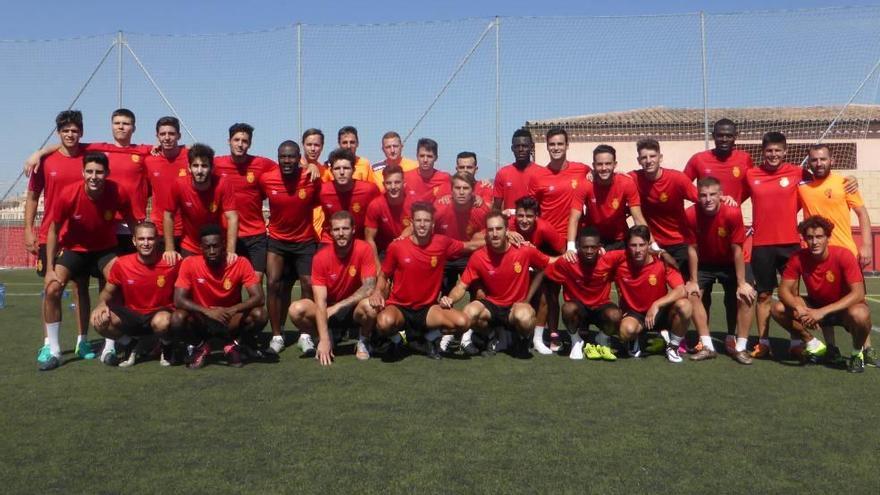 El filial del Mallorca, ayer, en su primer entrenamiento.