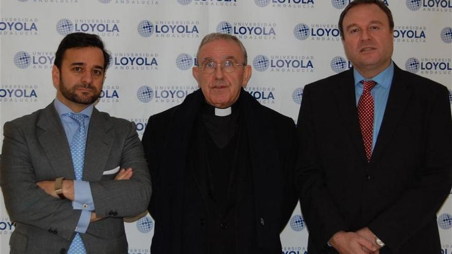 El Cabildo Catedral y la Universidad Loyola Andalucía firman un convenio para la dotación de becas de postgrado