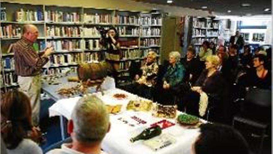 Un moment de la sessió, a la biblioteca Pere Caner.