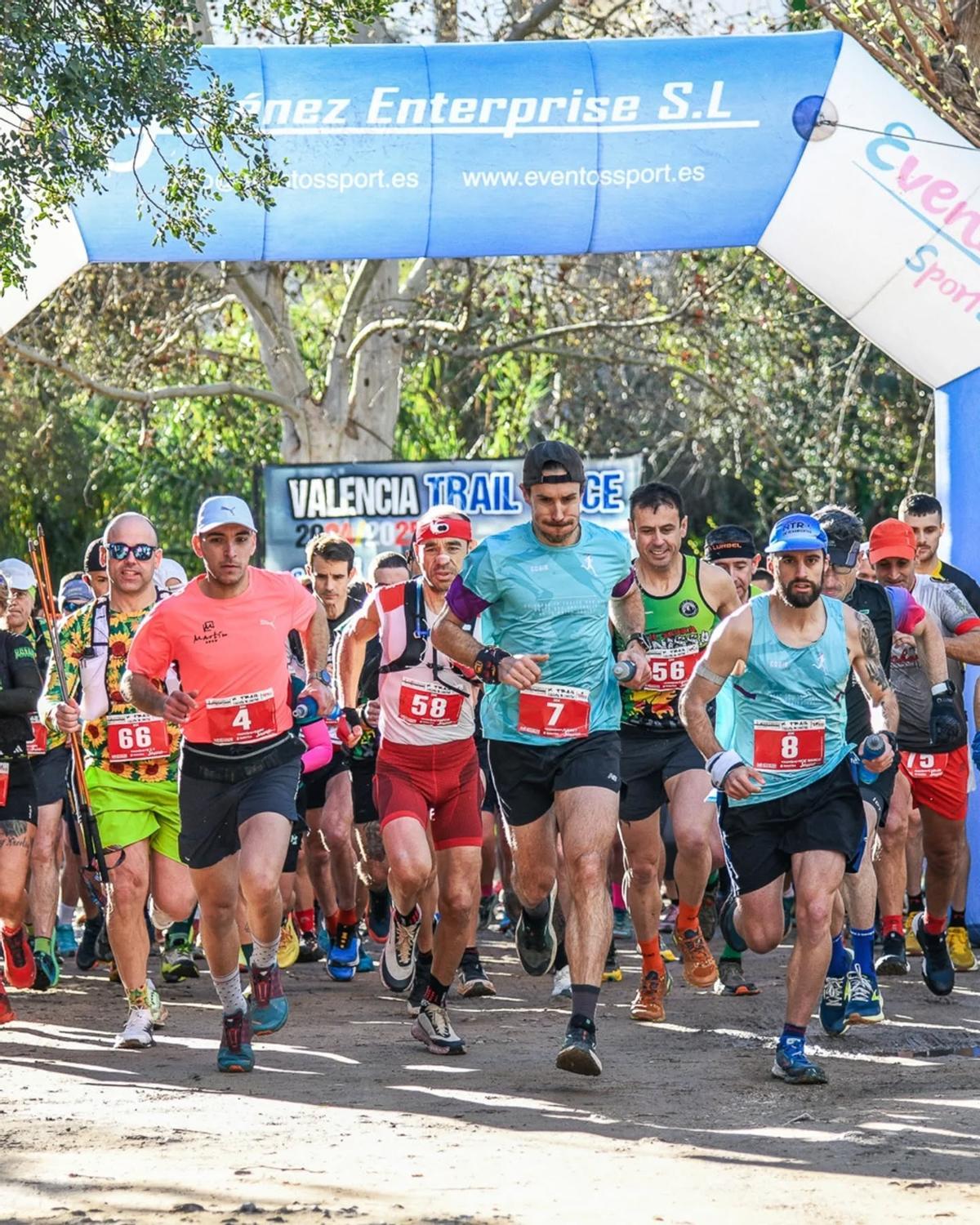 Participantes en el Trail de l'Alcúdia de Crespins en la edición de 2025.
