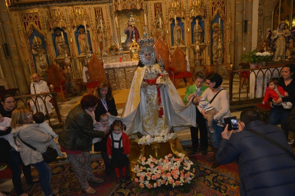 Los bebés, bajo el manto de la Fuensanta